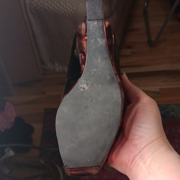 Jessica Simpson sz 8 platform Black patent leather heels. - Picture 6 of 8